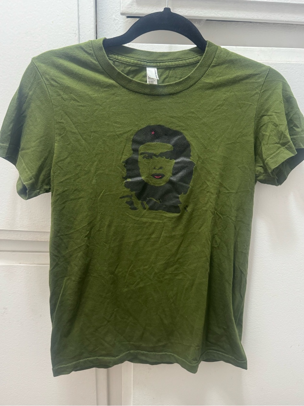 Che Guevara/Frida Kahlo printed graphic tee in olive green